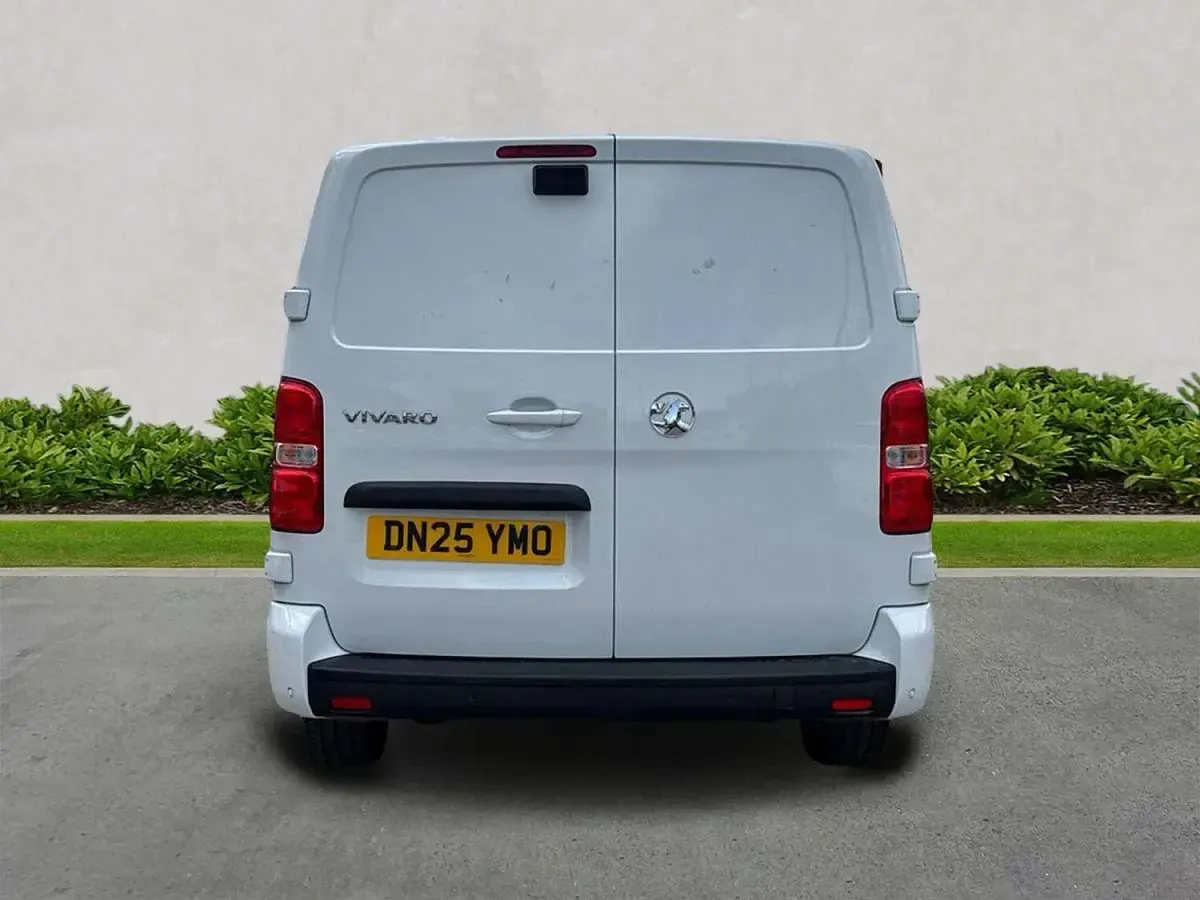 Used Vauxhall Vivaro 145 HP (106 kW) 2025 White MPV