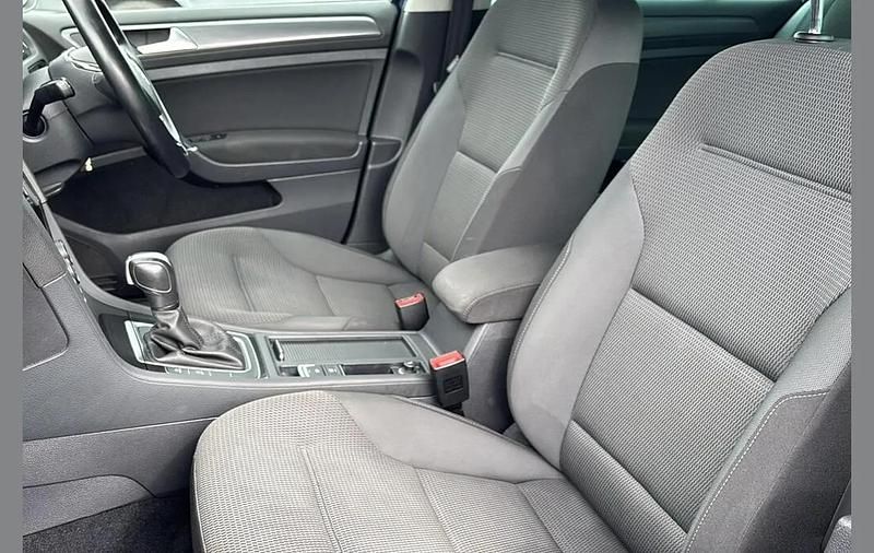 Used VW Golf VIII Edition 147 HP (108 kW) 2020 Blue Hatchback