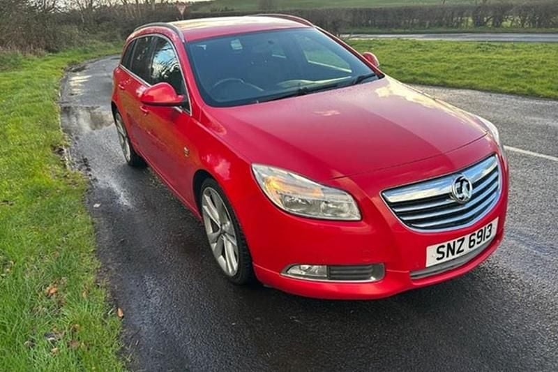 Red Used 2012 Vauxhall Insignia SRi Estate | £2,750 (Super price) - Image 1/1