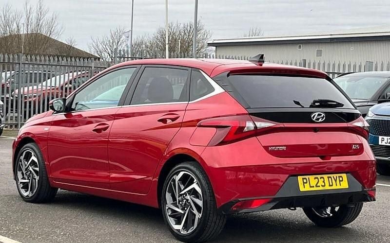Used Hyundai i20 Premium 101 HP (74 kW) 2023 Red Hatchback