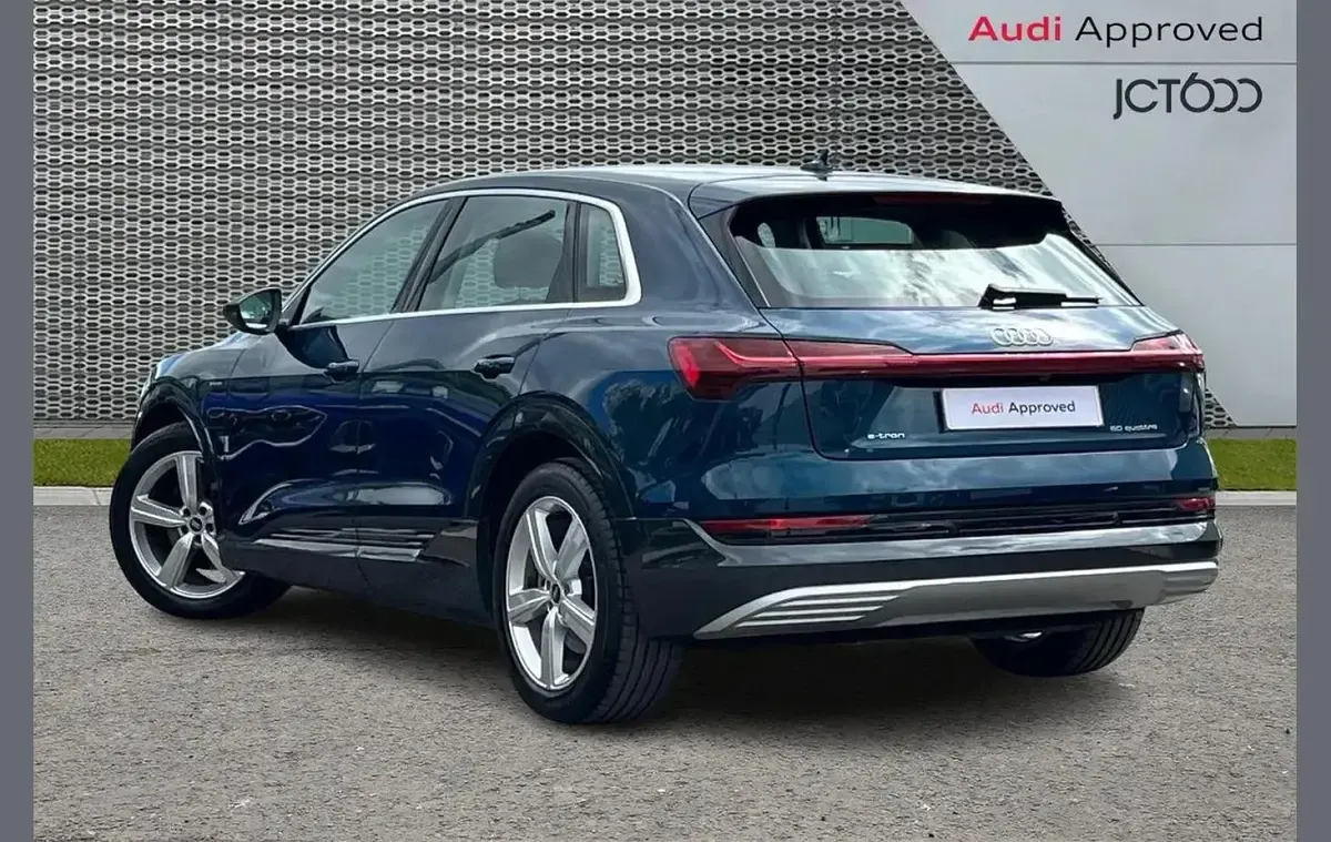 Usado Audi e-tron Advanced 230 kW (313 CV) 2021 Azul SUV