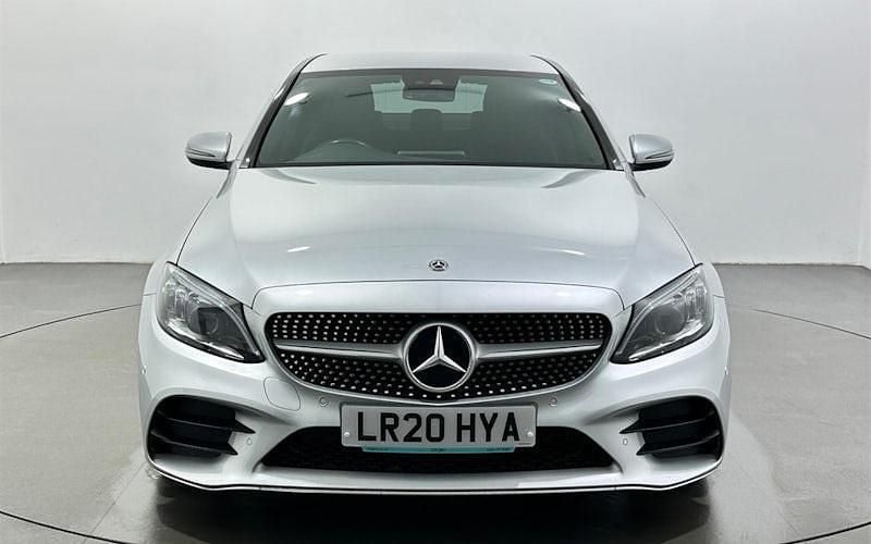 Usado Mercedes C220 AMG line 194 HP (142 kW) 2019 Prateado Sedan
