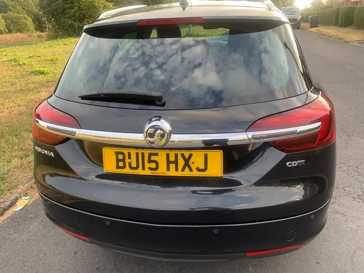 Used Vauxhall Insignia SRi 163 HP (119 kW) 2015 Black Estate