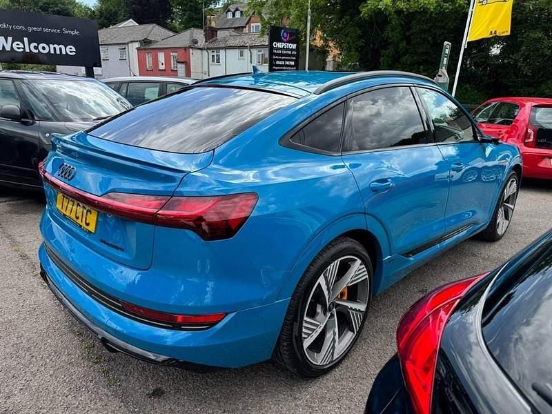 Usado Audi e-tron Comfort 300 kW (408 HP) 2021 Azul SUV
