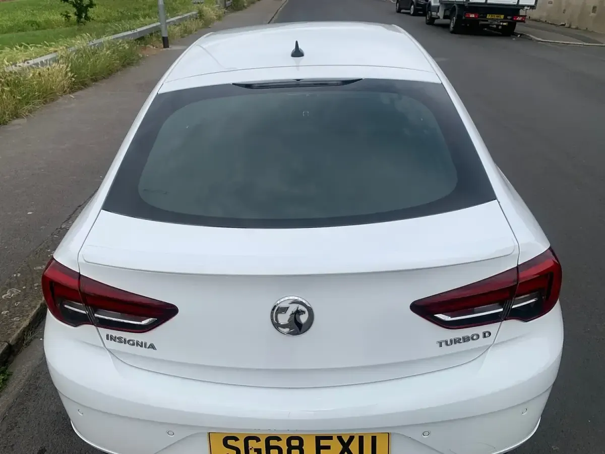 Used Vauxhall Insignia SRi 170 HP (125 kW) 2018 White Hatchback