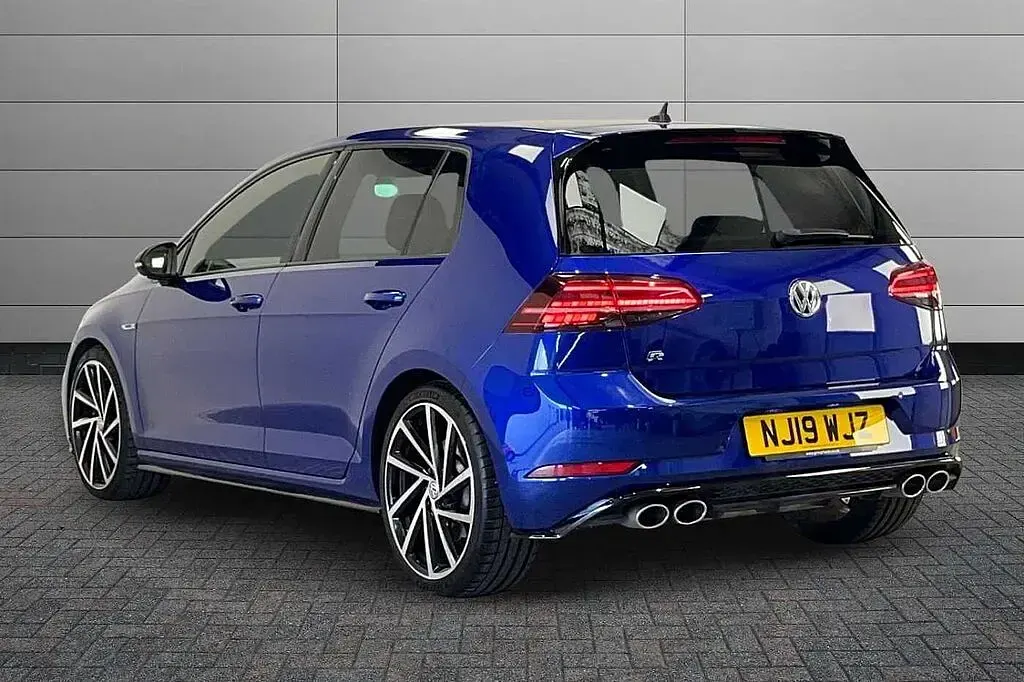 Used VW Golf VII R 300 HP (220 kW) 2019 Lapiz blue Hatchback