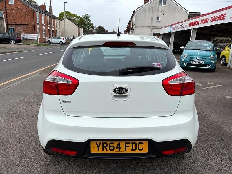 Used Kia Rio 107 HP (78 kW) 2014 White Hatchback