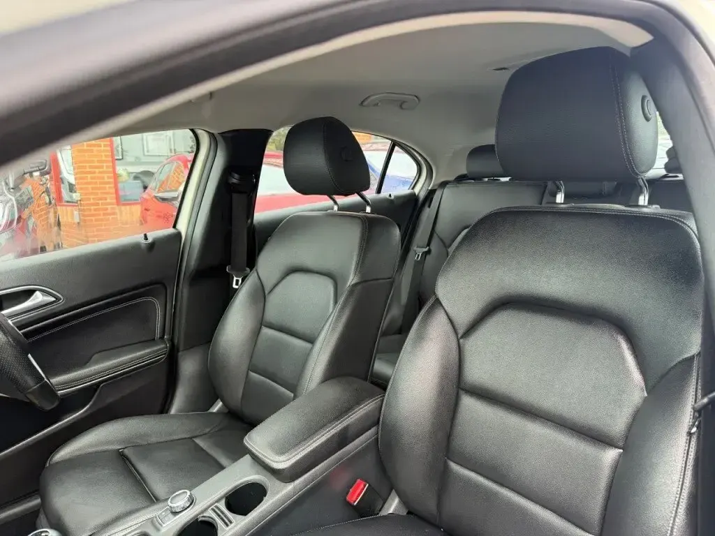 Used Mercedes A200 Executive 136 HP (100 kW) 2015 White Hatchback