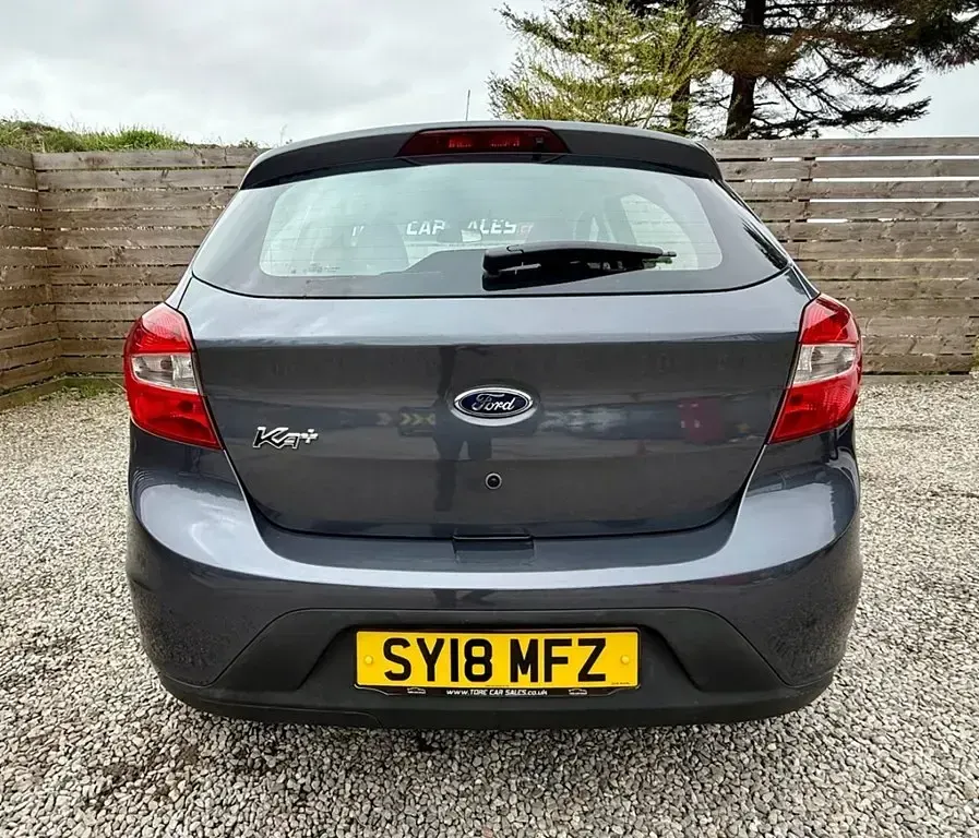 Używany Ford Ka Plus Zetec 85 KM (62 kW) 2018 Szary Hatchback