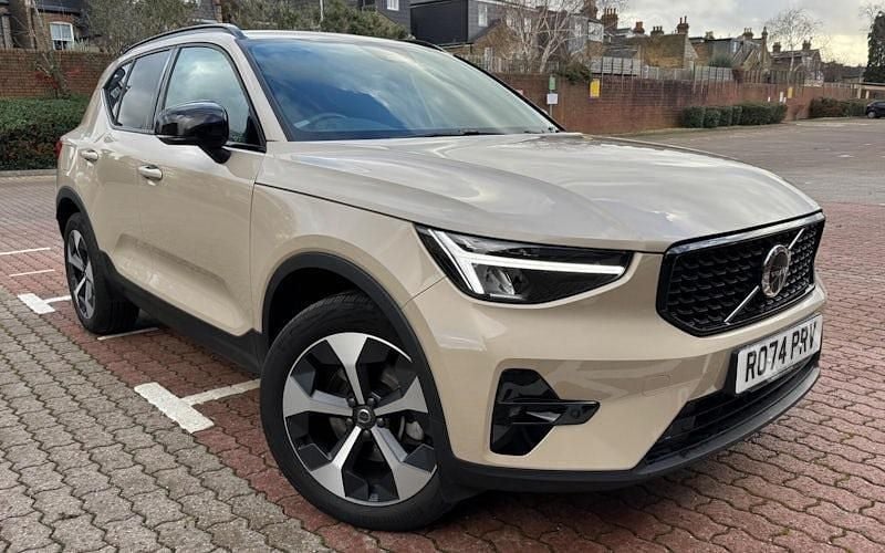 Używany Volvo XC40 Plus 163 KM (119 kW) 2025 SUV