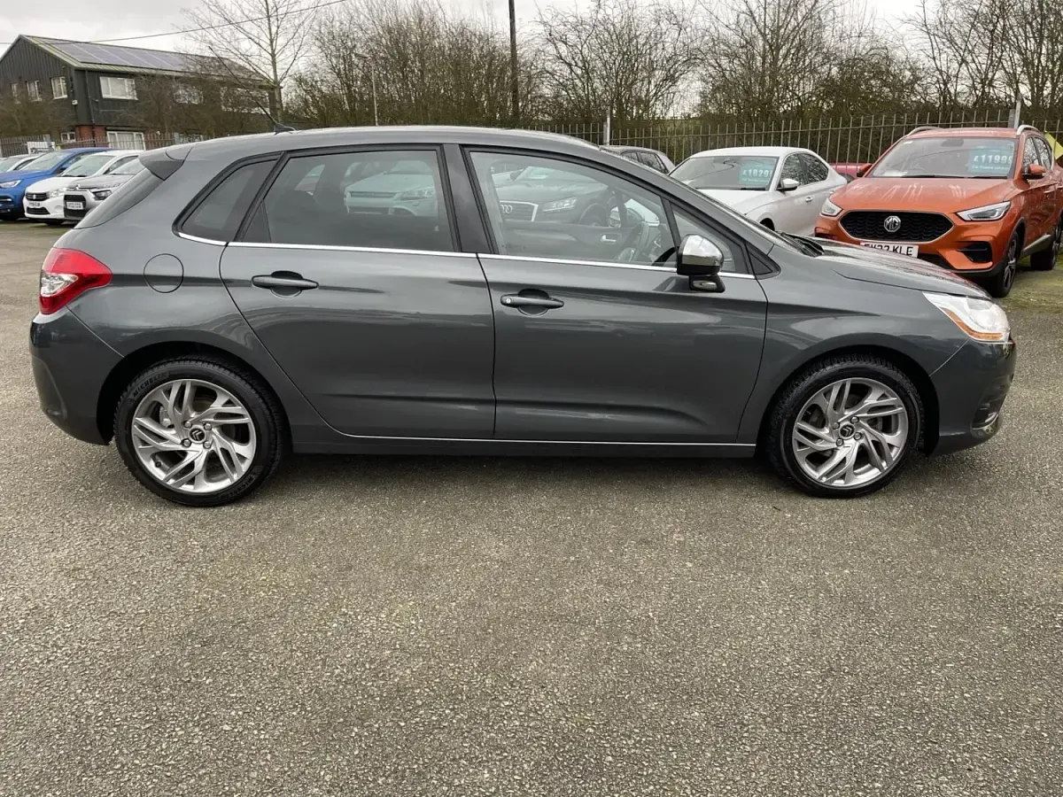 Usado Citroën C4 Start 115 HP (84 kW) 2015 Cinzento Citadino