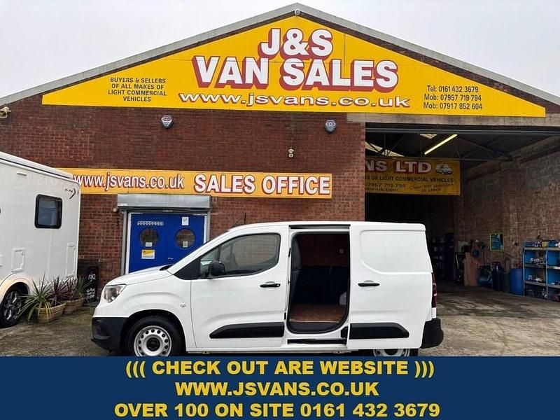 White Used 2021 Vauxhall Combo MPV | £5,995 (Super price) - Image 1/4