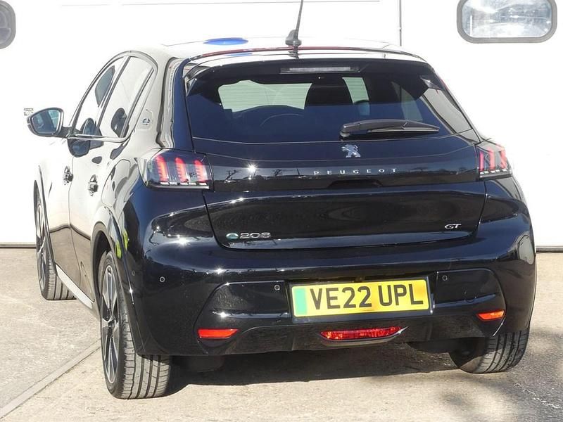 Second-hand Peugeot e-208 Premium 100 kW (136 CP) 2022 Negru Hatchback