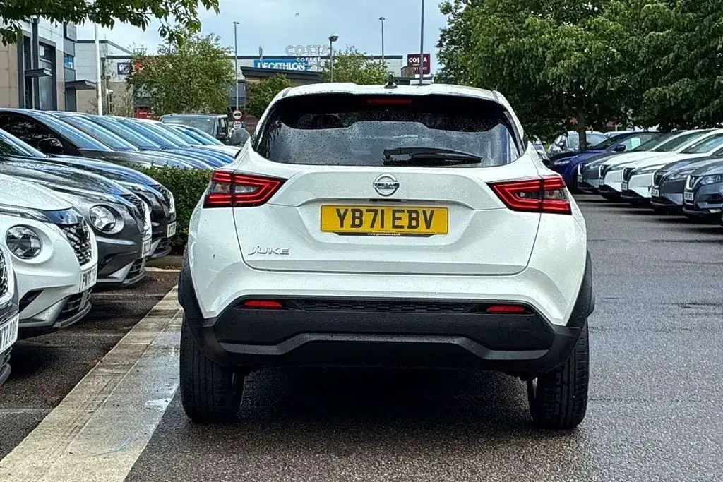 Usado Nissan Juke N-Connecta 112 CV (82 kW) 2021 Blanco SUV