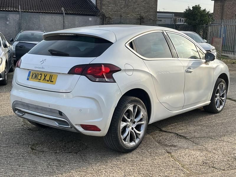 Begagnad Citroën DS4 2013 Vit Halvkombi