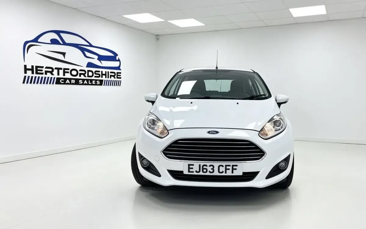 Used Ford Fiesta Zetec 2013 White Hatchback