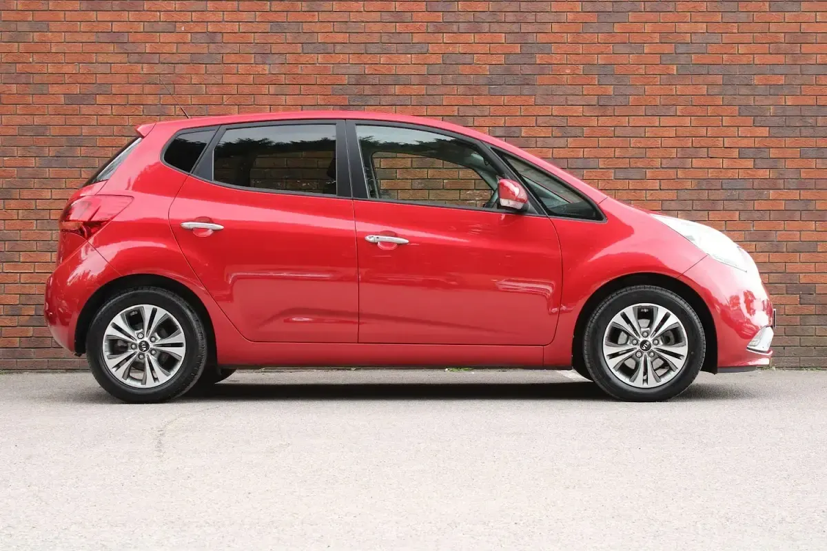 Used Kia Venga 123 HP (90 kW) 2017 Red Hatchback