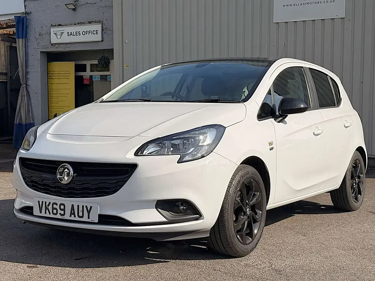 Used Vauxhall Corsa 75 HP (55 kW) 2019 White Hatchback