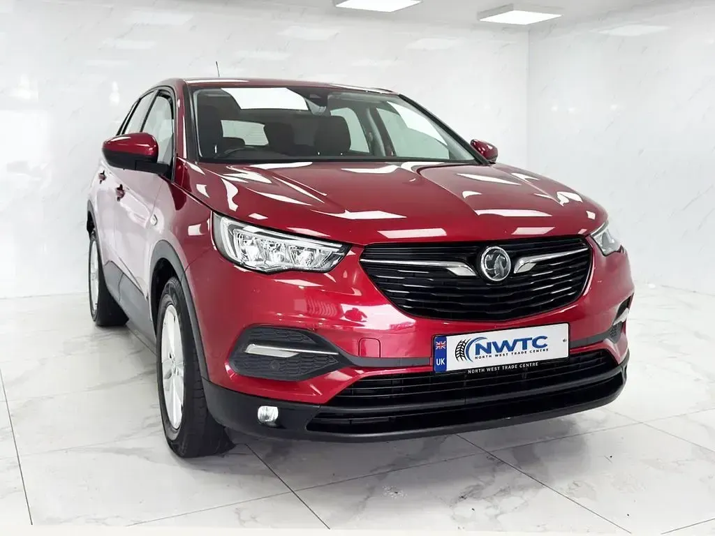 Used Vauxhall Grandland X S 130 HP (95 kW) 2020 Red SUV