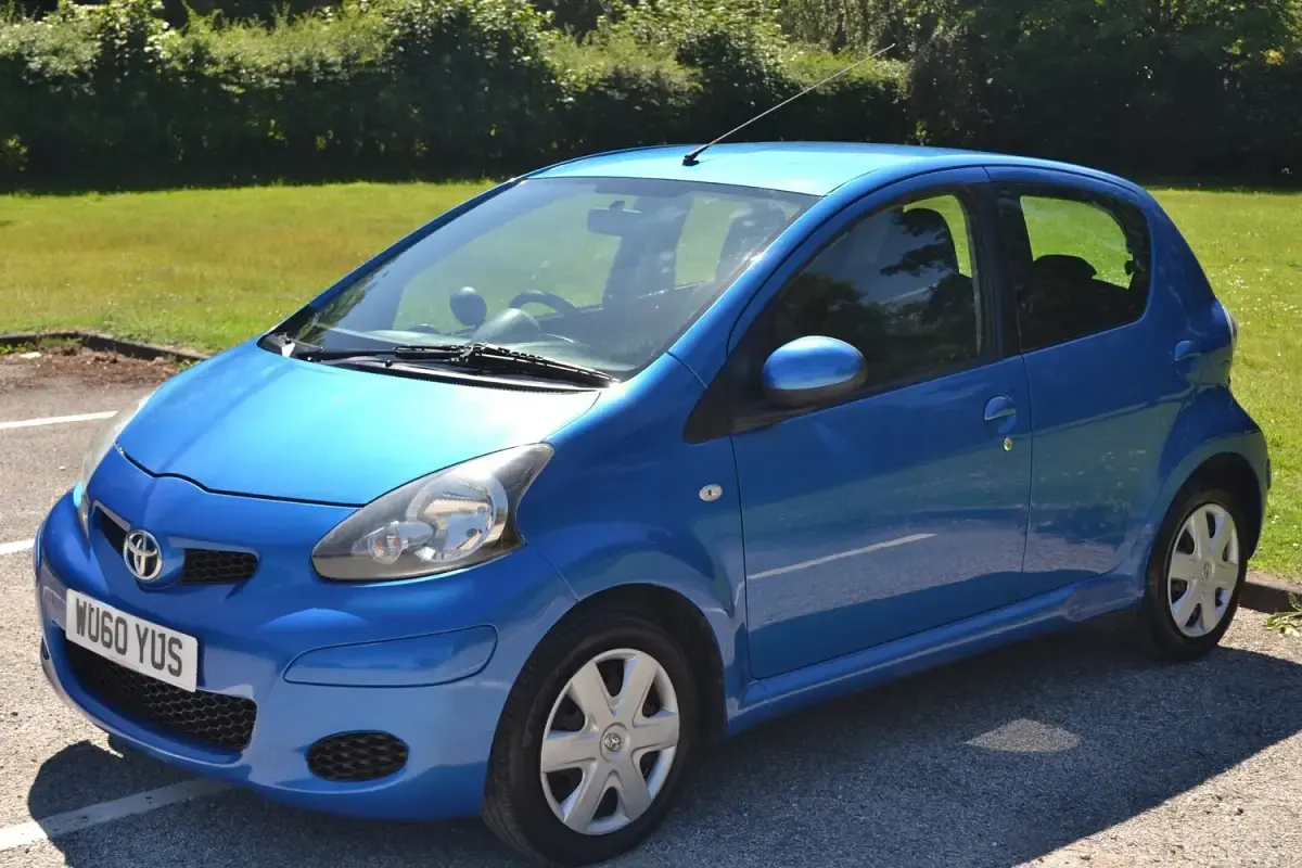 Used Toyota Aygo 68 HP (50 kW) 2010 Blue Hatchback
