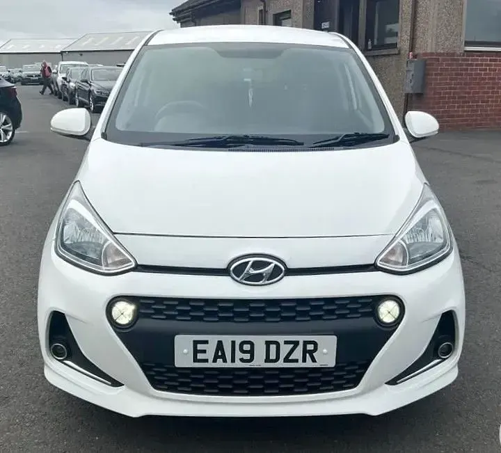Used Hyundai i10 Premium 67 HP (49 kW) 2019 White Hatchback