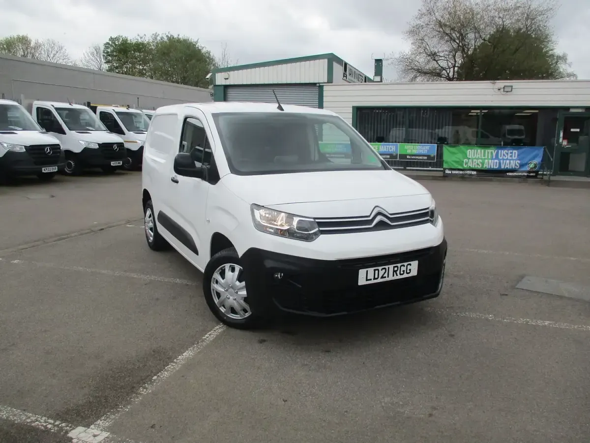 Used Citroën Berlingo 100 HP (73 kW) 2021 White MPV