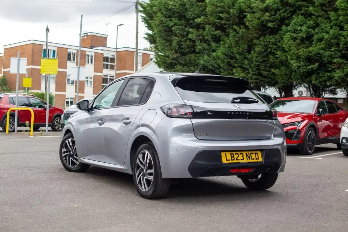 Used Peugeot 208 Active+ 74 HP (54 kW) 2023 Grey Hatchback