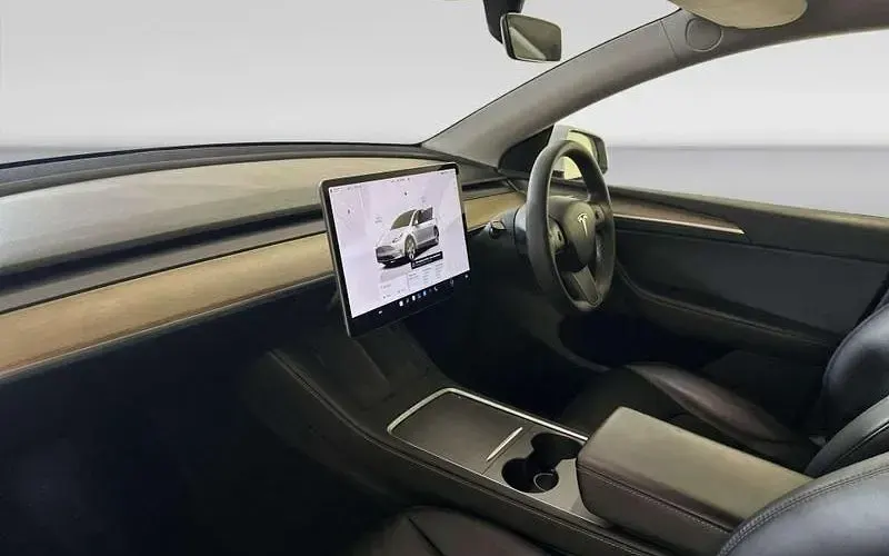 Used Tesla Model Y Long Range AWD 286 kW (389 HP) 2022 White SUV