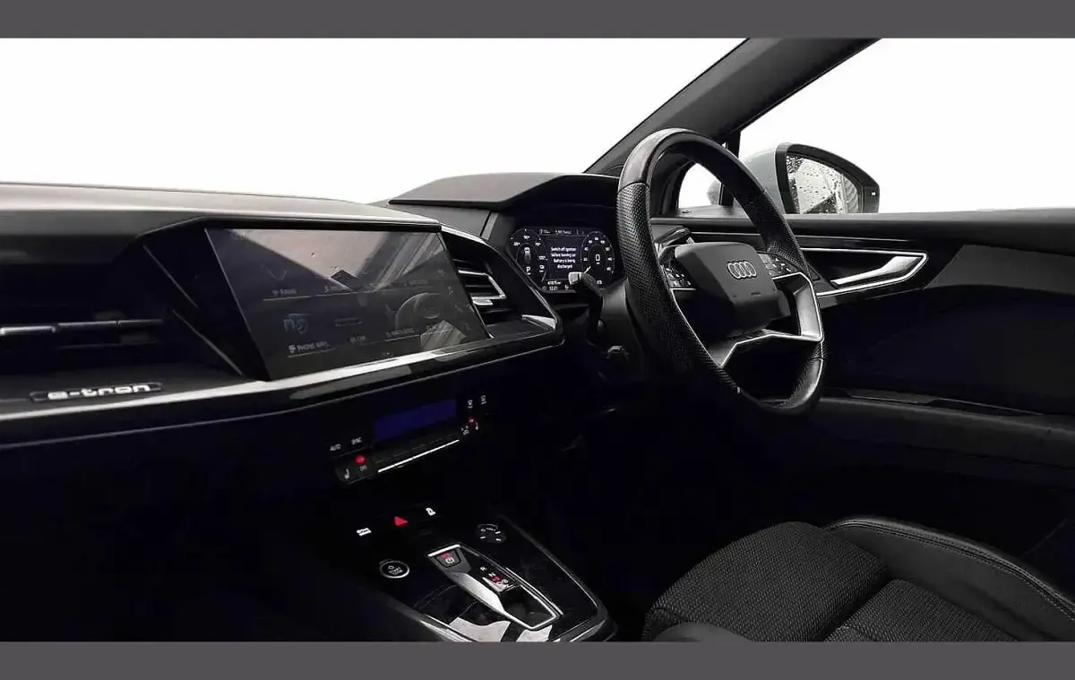 Used Audi Q4 e-tron S-Line 150 kW (204 HP) 2022 White SUV