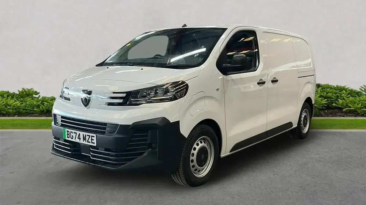 Used Peugeot e-Expert 100 kW (136 HP) 2024 White Van