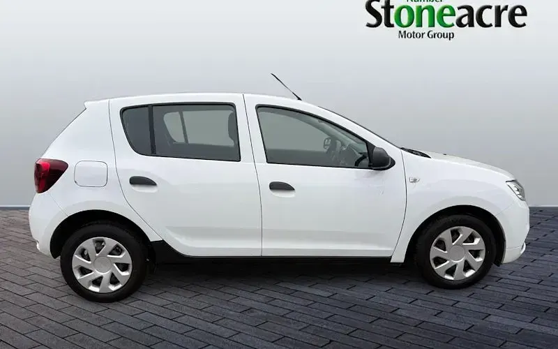Used Dacia Sandero Ambiance 73 HP (53 kW) 2017 White Hatchback