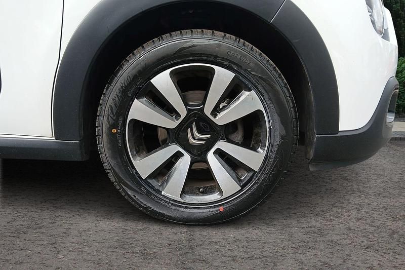 Used Citroën C3 PureTech 83 HP (61 kW) 2024 White Hatchback