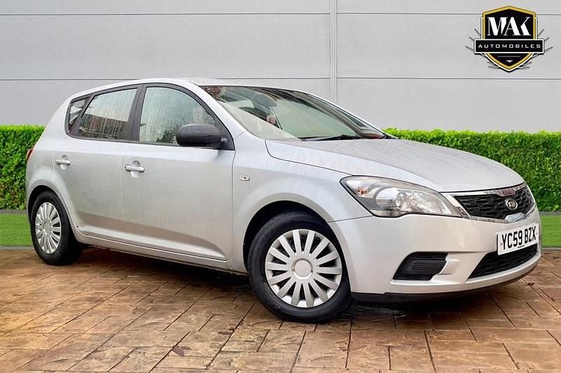 Silver Used 2009 Kia Ceed Hatchback | £1,990 (Good price) - Image 1/1