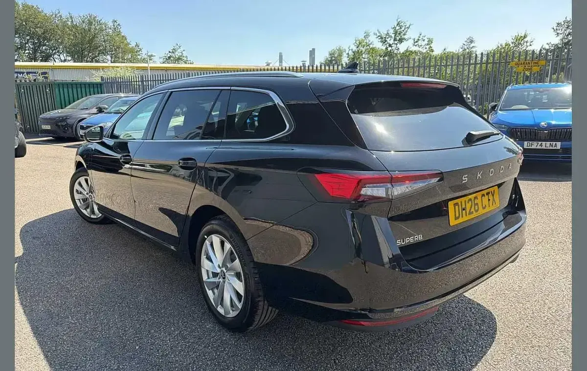 New Skoda Superb SE Technology 200 HP (147 kW) 2026 Black Estate