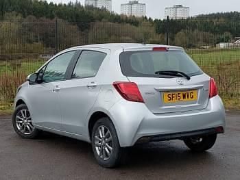 Used Toyota Yaris 69 HP (50 kW) 2015 Silver Hatchback