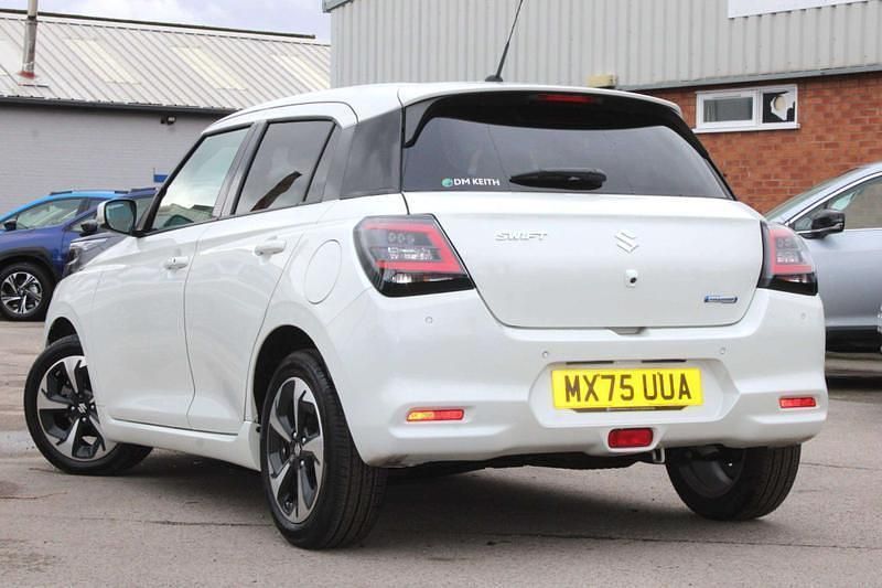 Used Suzuki Swift 2025 White Hatchback