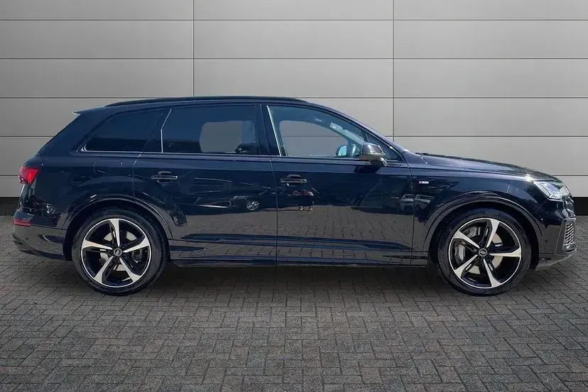 Used Audi Q7 Comfort 376 HP (276 kW) 2021 Black SUV