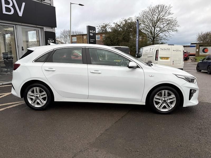 Used Kia Ceed 2019 White Hatchback