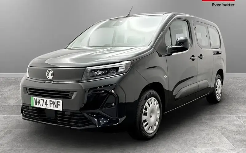 Second-hand Vauxhall Combo Design Edition 100 kW (136 CP) 2026 Monovolum