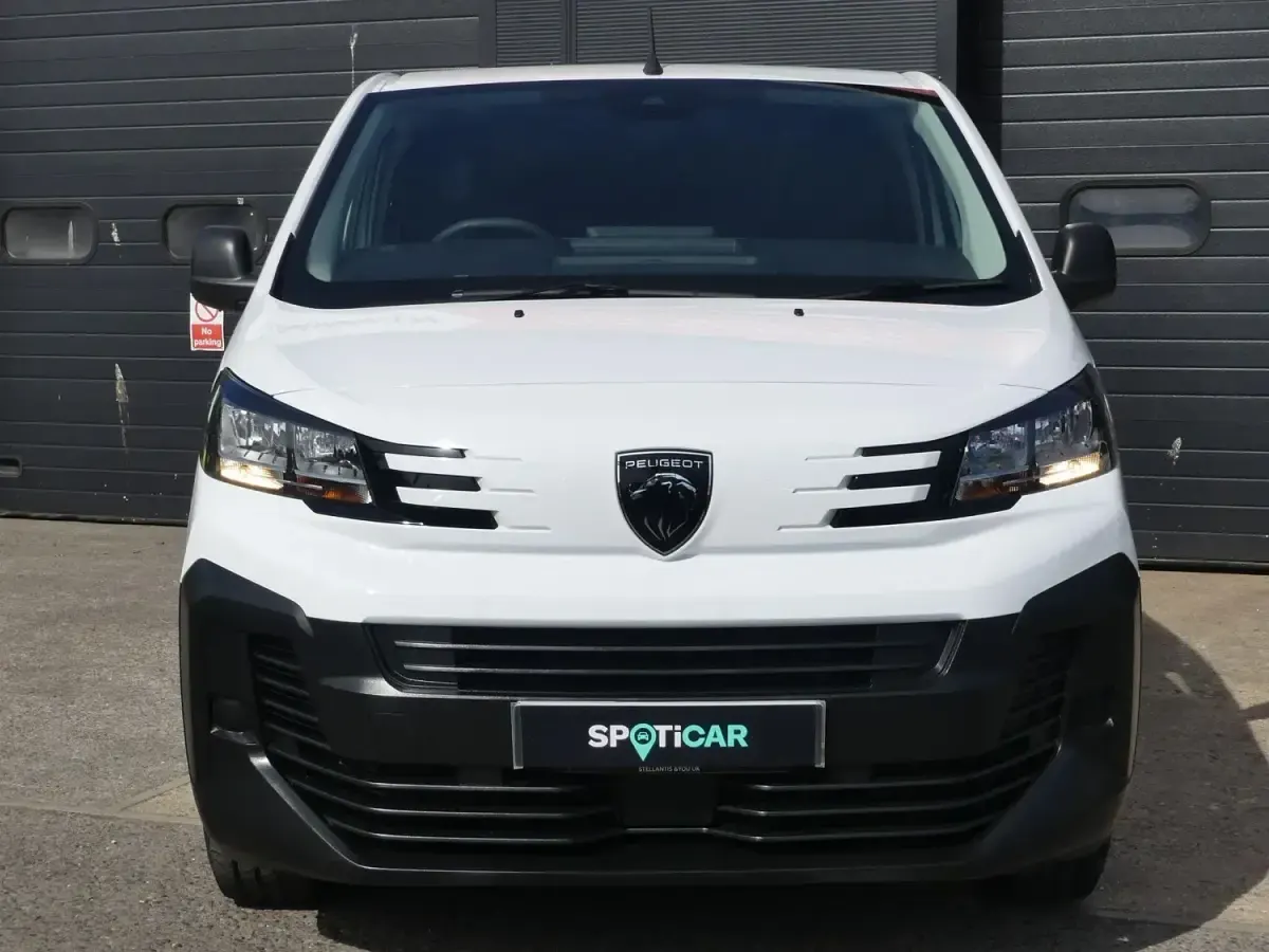 Used Peugeot Expert 143 HP (105 kW) 2025 White Van