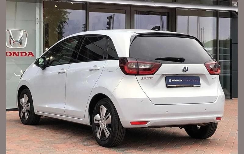 Used Honda Jazz Hybrid 109 HP (80 kW) 2023 Platinum white Hatchback