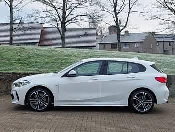 Begagnad BMW 120 M Sport 190 HK (139 kW) 2023 Vit Halvkombi