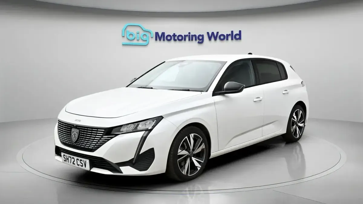 Gebraucht Peugeot 308 Allure 129 PS (94 kW) 2022 Weiß Kleinwagen