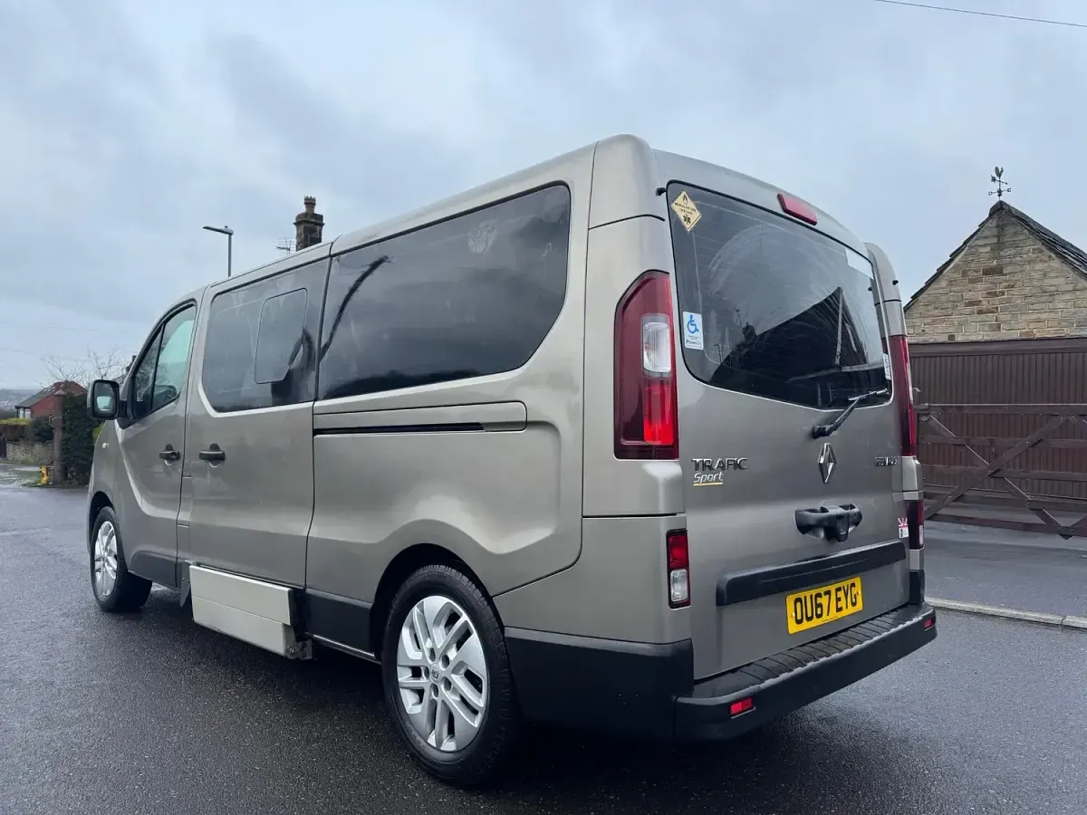 Used Renault Trafic 2018 Beige MPV