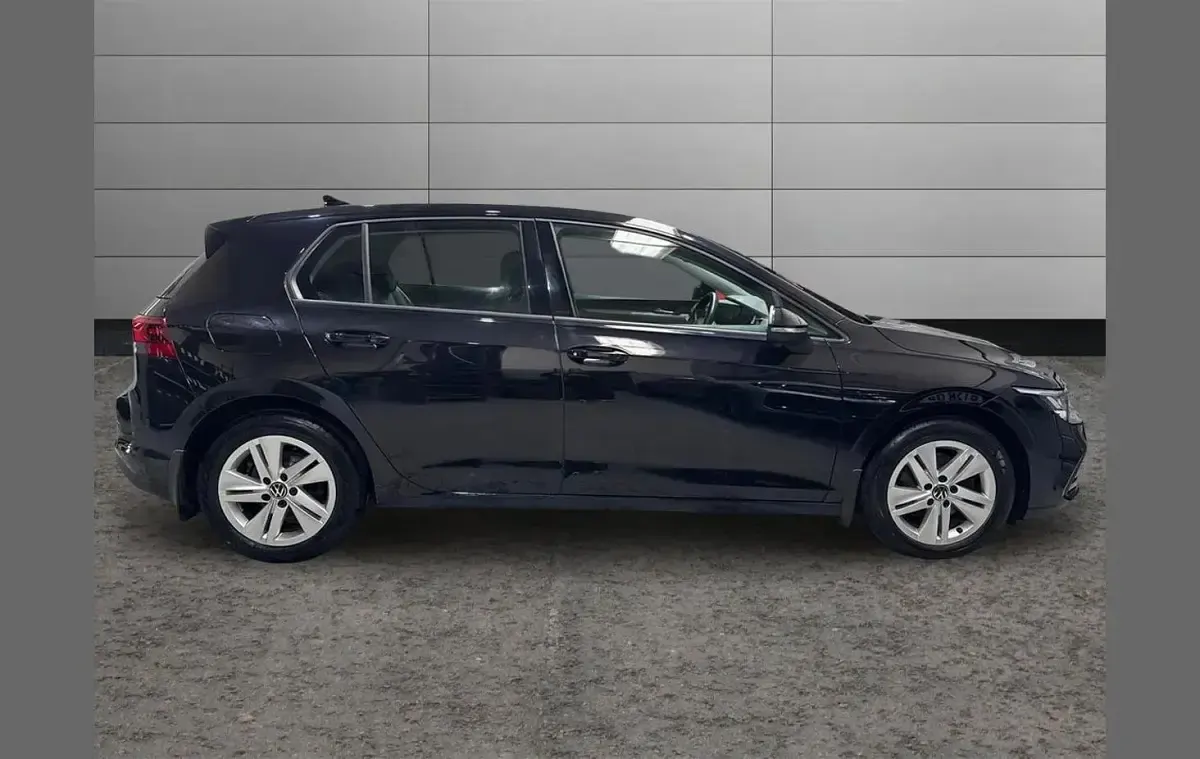 Used VW Golf VIII Life 147 HP (108 kW) 2021 Black Hatchback