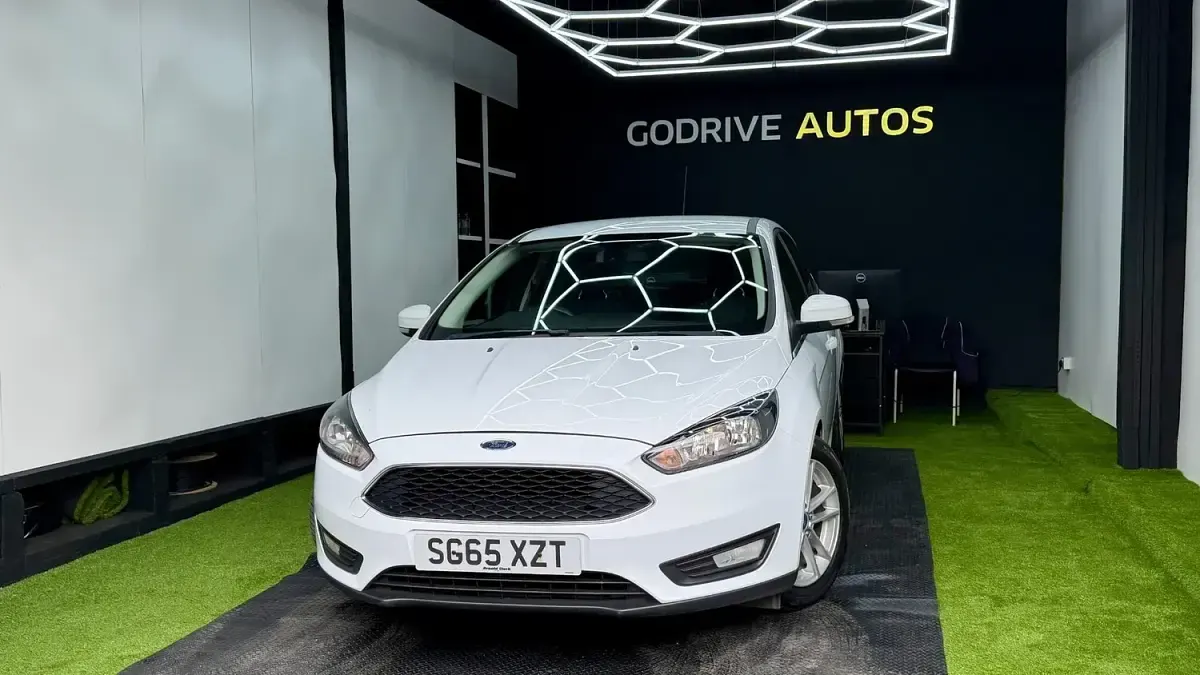 Used Ford Focus Zetec 125 HP (91 kW) 2015 White Hatchback