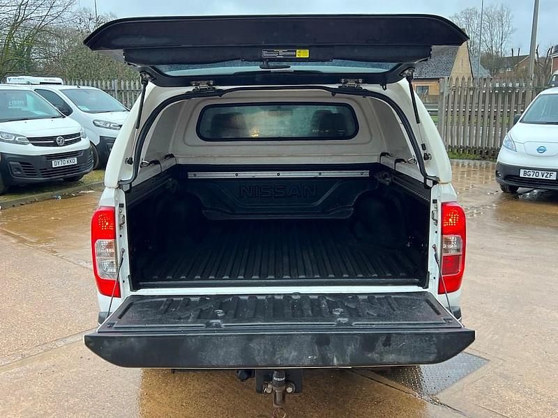 Used Nissan Navara Tekna 190 HP (139 kW) 2021 White Pickup