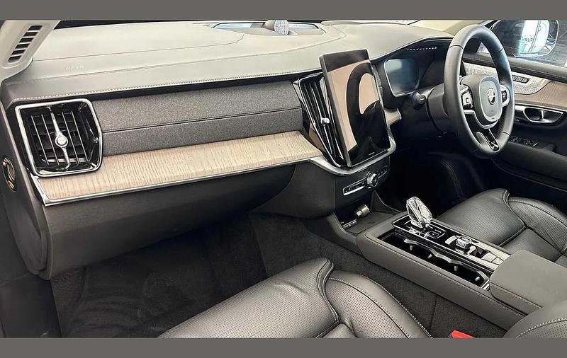 Used Volvo XC90 Ultra 247 HP (181 kW) 2025 Red SUV