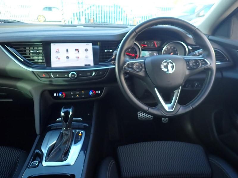 Used Vauxhall Insignia Sport 136 HP (100 kW) 2017 Red Hatchback