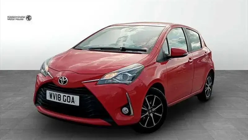 Używany Toyota Yaris 111 KM (81 kW) 2018 Czerwony Hatchback